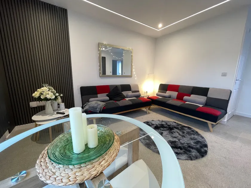 Florence Coach-House-Parking-WIFI King bedroom & double bedroom - Image 1
