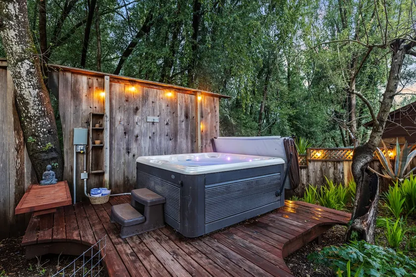 Russian River Retreat-Hot Tub-Infrared Sauna-River - Image 1