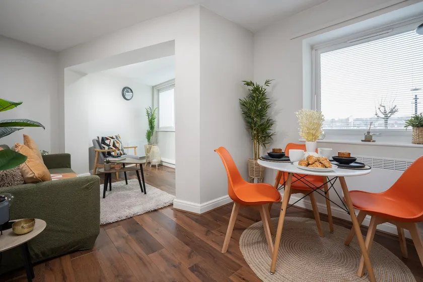 Cozy Waterfront Apartment | Free Parking & Wi-Fi - Image 1