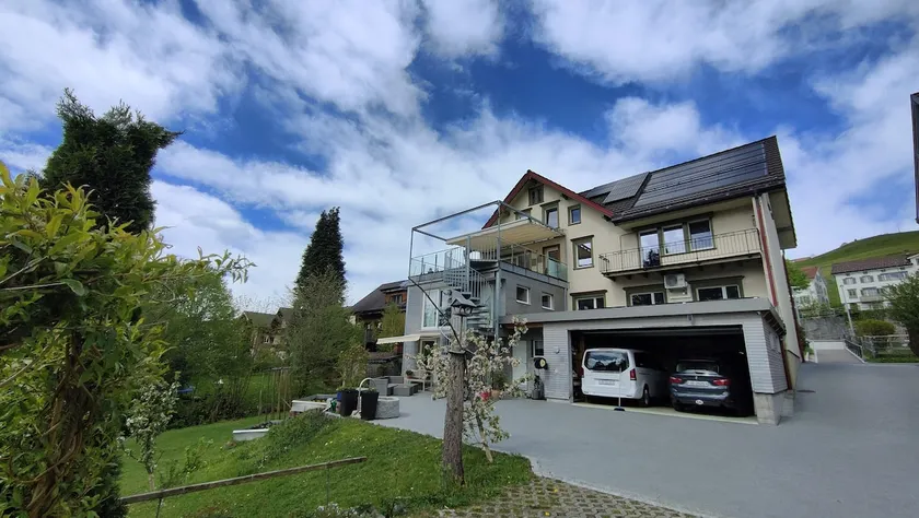 Laddaswisshouse - Image 1