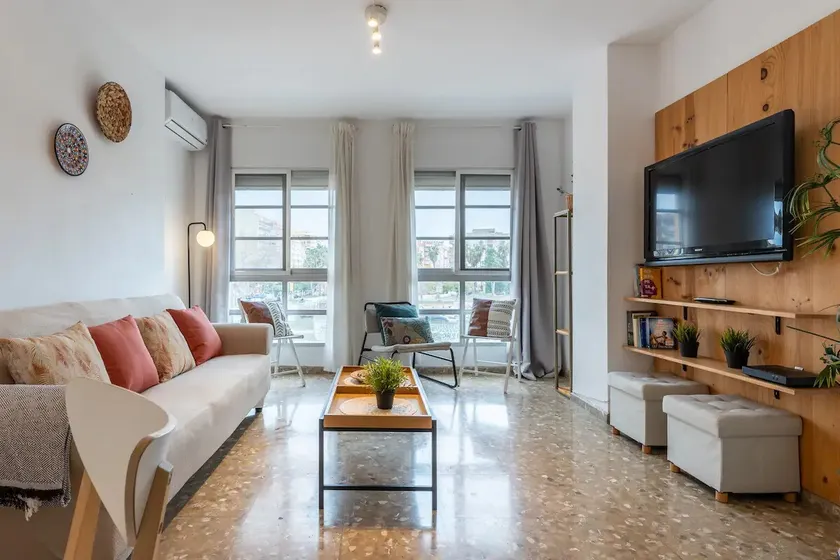 Cozy Málaga Stay for 4 Guests - Image 1
