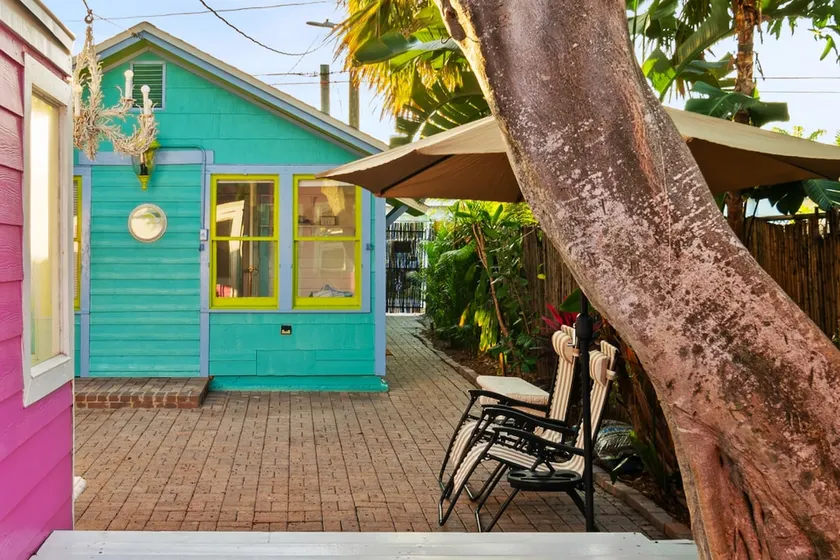 Walk Downtown; Bar; J Buffet Vibes; Beach;Historic - Image 1