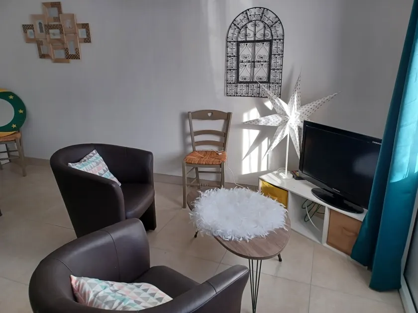 Air-conditioned studio in the heart of Azay - Image 1