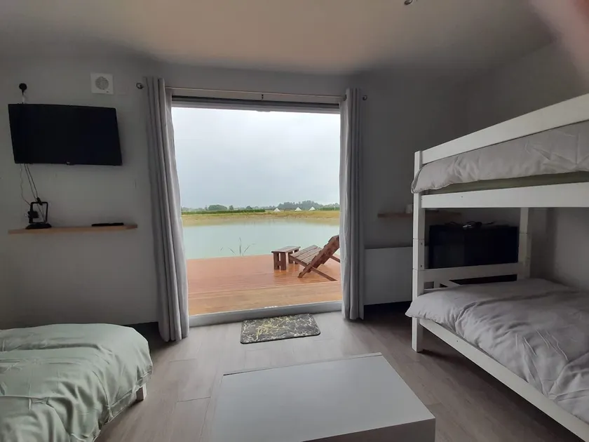Stonham barns fishing lodge 4 - Image 1