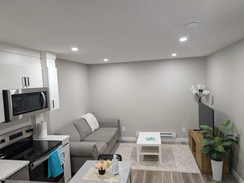 Cozy Home with Modern Amenities - Image 1