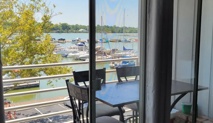 Port Clinton Paradise- Waterfront 2 bedroom, Pool, Hot tub, Sauna, Fire pit - Image 1