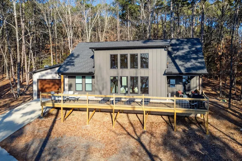 4BR Beautiful Lakeview Home - Sleeps 12 - Image 1