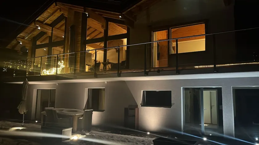 Luxury Home Panoramic view Fireplace Sauna Garden - Image 1
