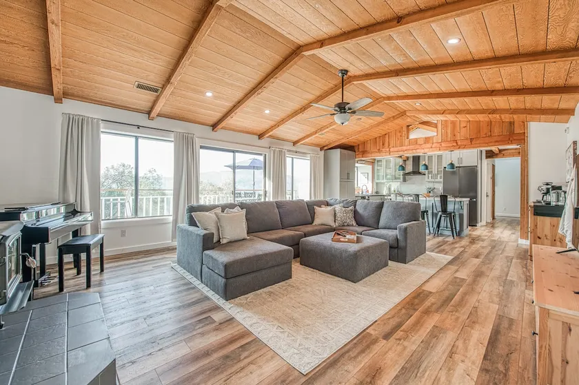 Hot tub/Pool/EV-charger/Game Room/Views - Image 1