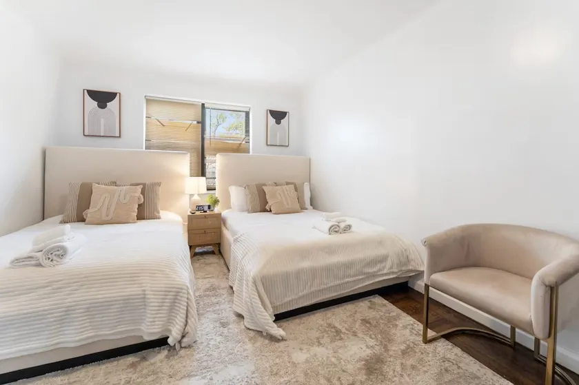 Stunning Modern Brooklyn Studios - Image 1