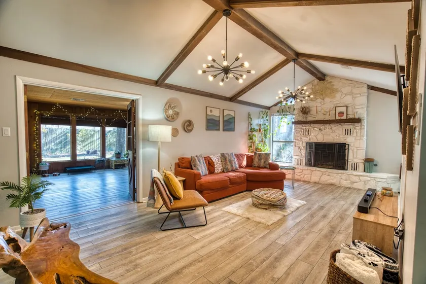 Cozy Home with King Suite. - Image 1