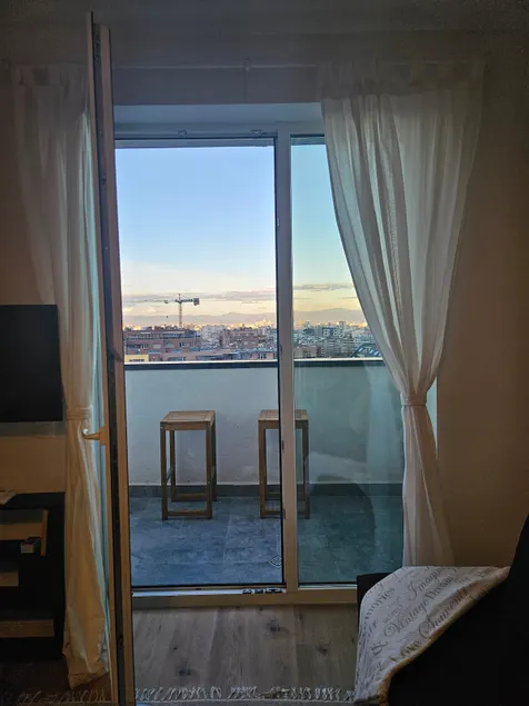 Cozy Urban Heaven with Dedicated Parking Spot - Image 1