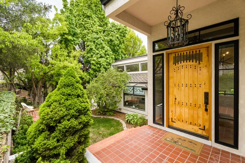 Treetop Castle *Sleeps 16+* - Image 1