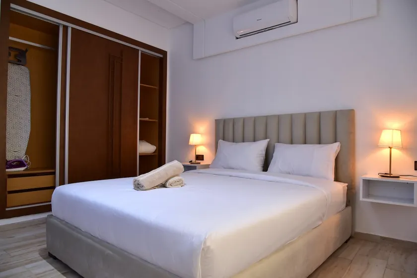 Central 2BR - Walk to Cafés & River - Free Parking - Image 1