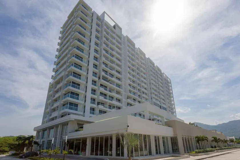 Suite 1622 - Image 1