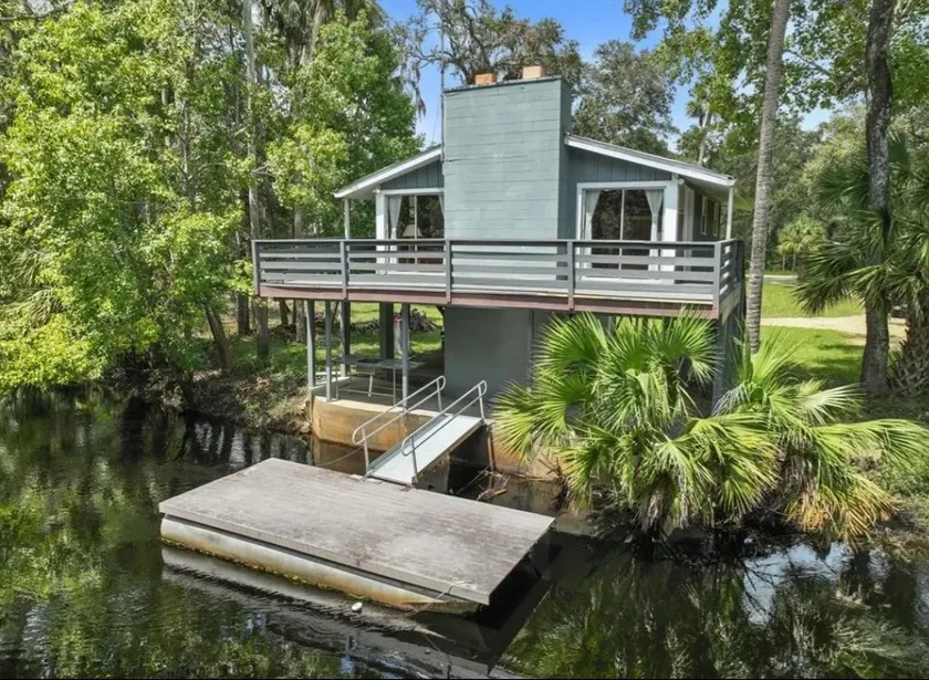 Snappin Turtle Cabin. Riverfront with dock. - Image 1