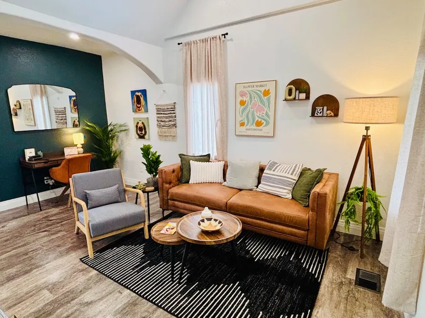 Kit Carson Bungalow: AC/Heat + Pets Free! - Image 1