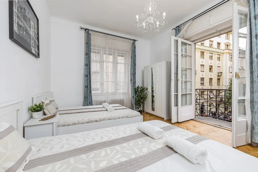 Nice Home with balcony in SYNAGOGUE AREA Nightlife - Image 1