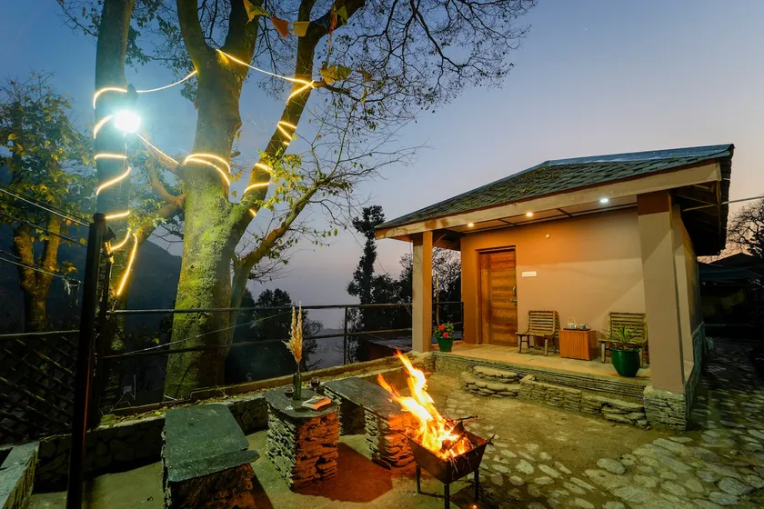 Ivy Hut : Bonfire+ WiFi + Cafe - Image 1