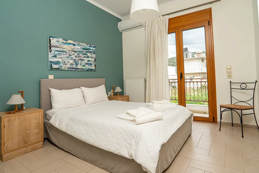 Contemporary 2 bedroom apt 5 min walk from Kissamos center - Image 1