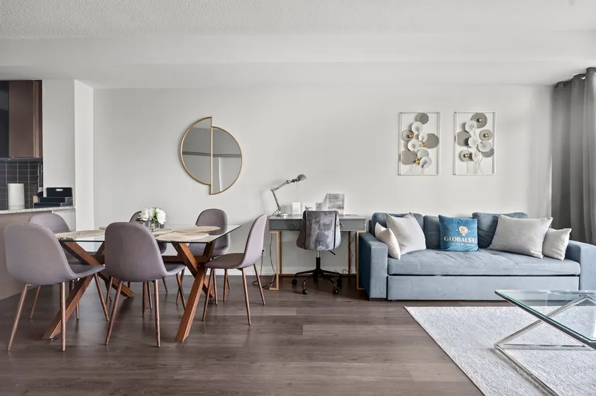 Modern 1Bd+Den Condo with Balcony Lillian St - Image 1