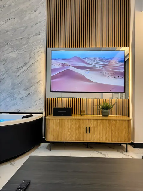 Olympus Luxury Collection - Spa Suite with Jacuzzi - Image 1