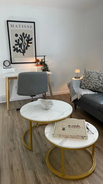 Newly renovated & modern 2-bedroom apartment - Image 1