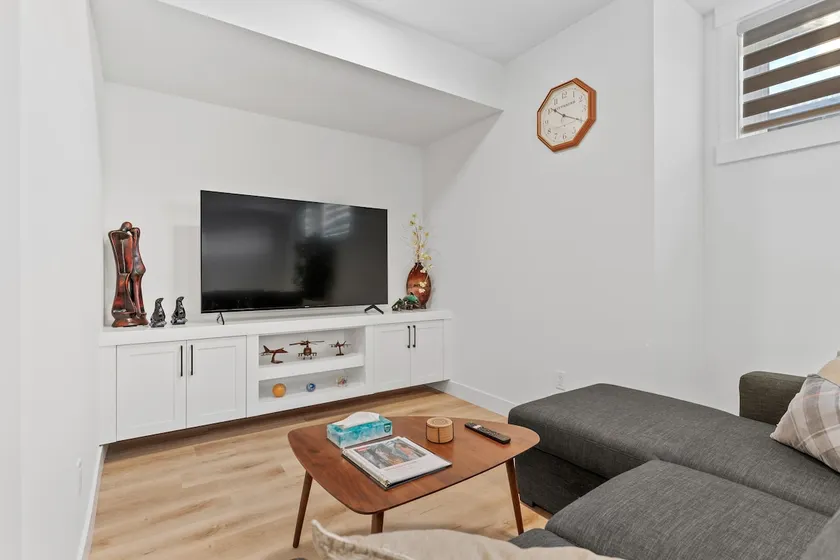 Entire Modern Private Suite – Central Downtown - Image 1