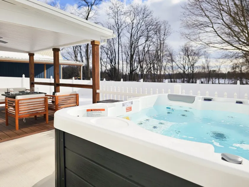 Hot Tub & Firepit- Walk To Lake, Near Hershey! - Image 1