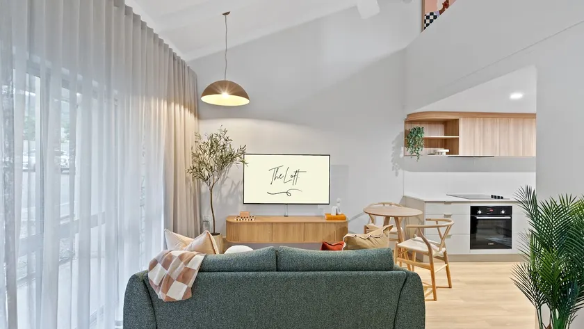 Stunning Loft in Leafy Edge Hill - Image 1