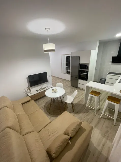 Modern apartment with terrace in Carmona - Image 1