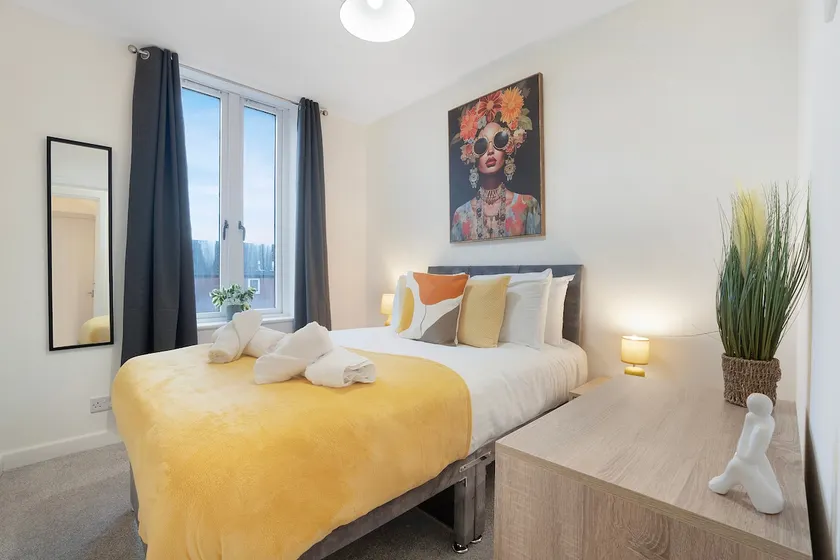 Spacious 4 bed in North Shields with Free Wifi - Image 1