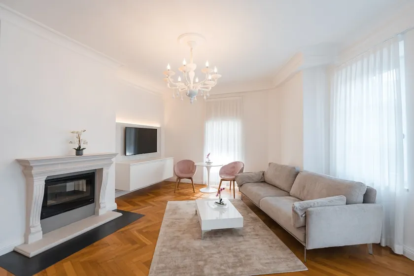 Luxury apartment with balcony, 3 bedrooms, 1 garage included - Image 1