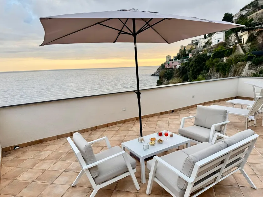 Villa Amare with beach and breathtaking views - Image 1