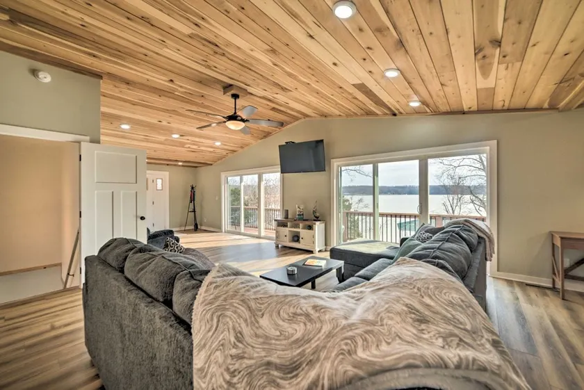 Barkley Breeze, Waterfront, Private Dock, Kayaks! - Image 1