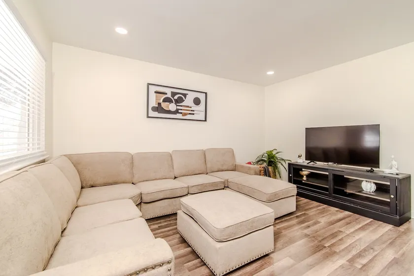 Cozy 3-Bed Gem in Madison - Image 1