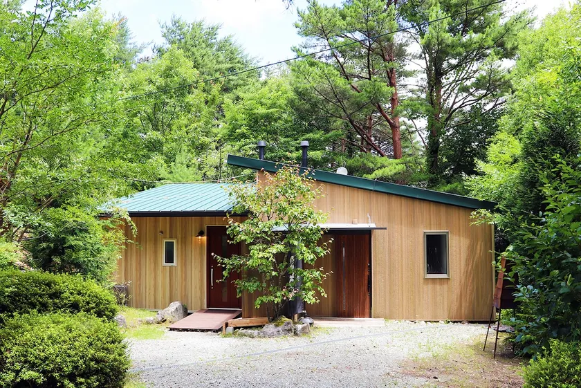 Guest house garbage - room with wood stove & tatami - Image 1
