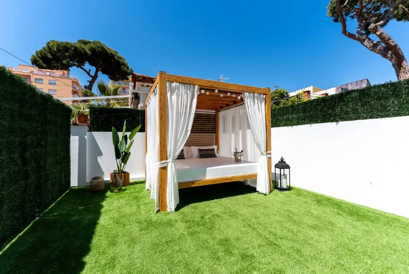 Spacious Family Home - Garden/ Min to the Beach - Image 1
