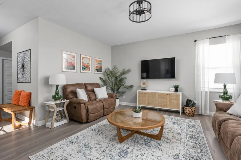 Large 5BR NEW house near airport/downtown! - Image 1