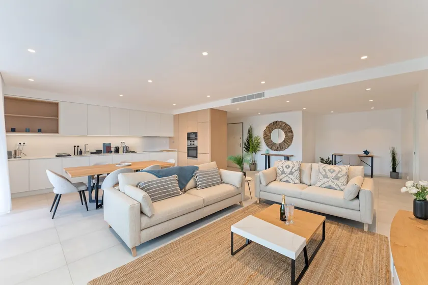 Luxury 3BR Sea Views, Pool, Sauna, Gym - Image 1