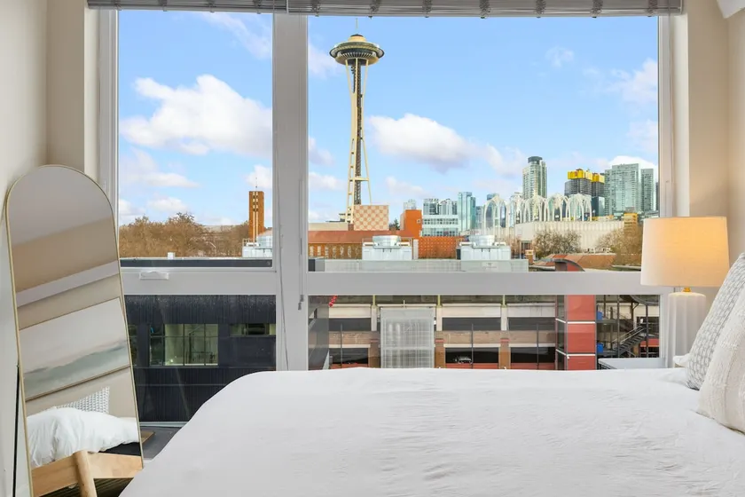 Space Needle Views | Vivid Suite - Image 1