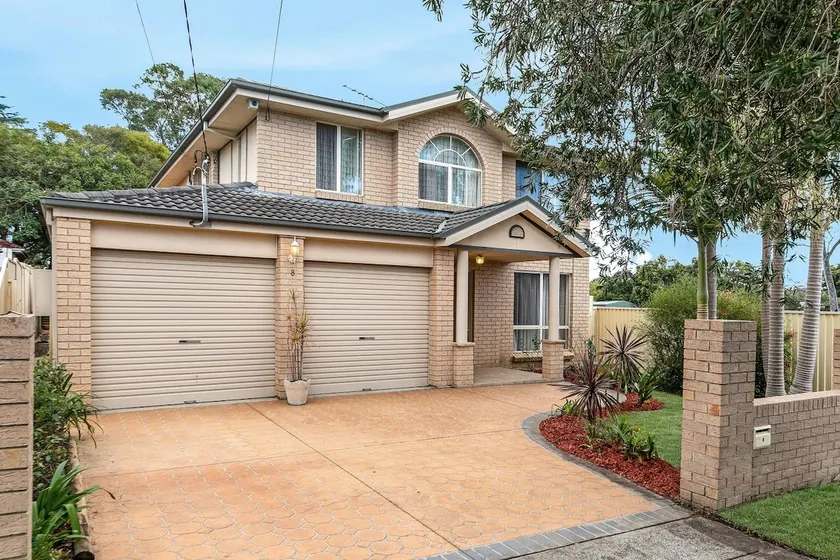 Spacious 5 Bedroom Luxury Villa | 15 Min Direct to Airport | Near Chinese Area Hurstville | Equipped with EV Charger - Image 1
