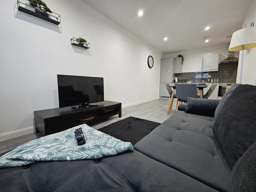A&J Properties - 2 Bed Flat with Netflix&Disney - Image 1