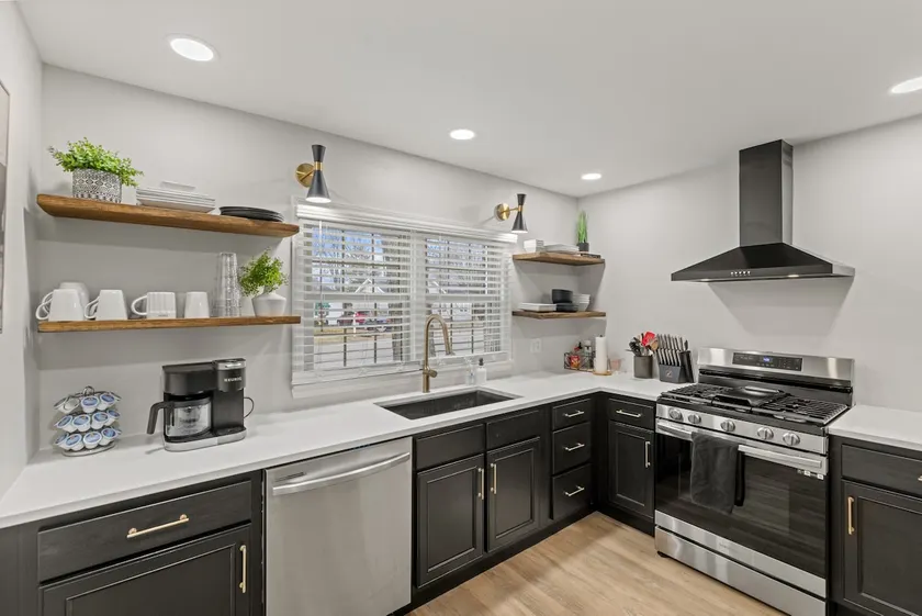 Charming 2-Bedroom. Close to everything - Image 1