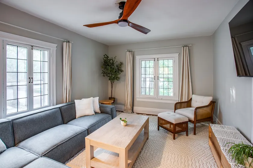 Bright & Spacious 3 BDRM- Near Cobbs Hill Park - Image 1