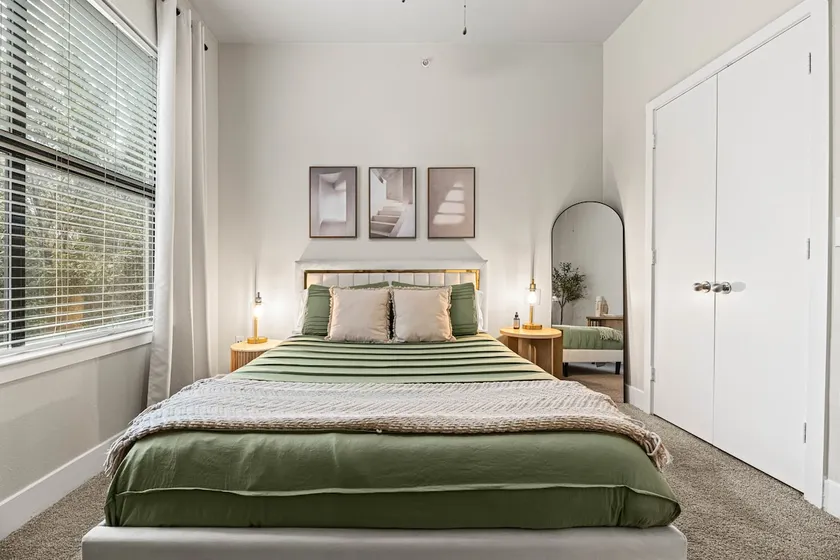 Oaklawn l Prime Location l Free Park - Image 1