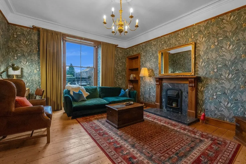 2 bed period Victorian property in historic town - Image 1