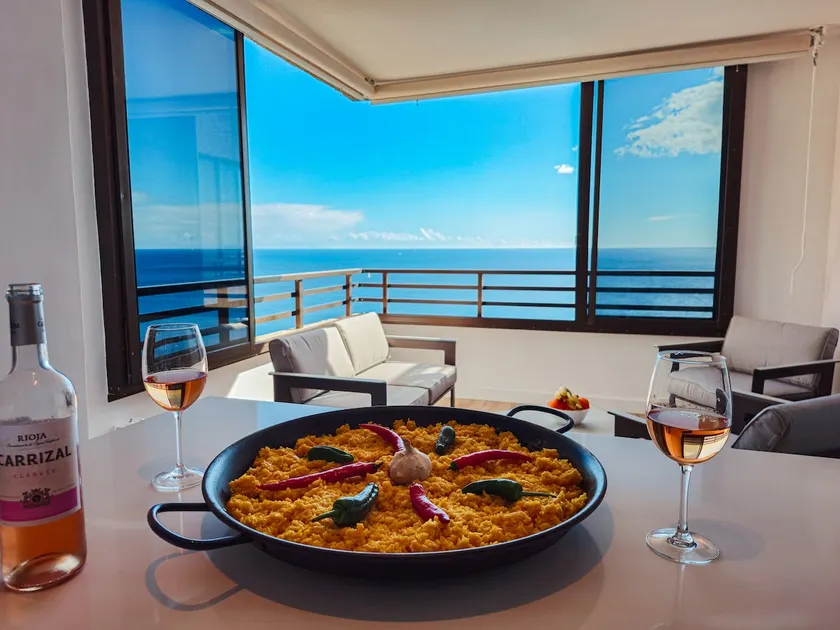 Topfloor Panoramic Ocean Views & Direct Sea Access - Image 1
