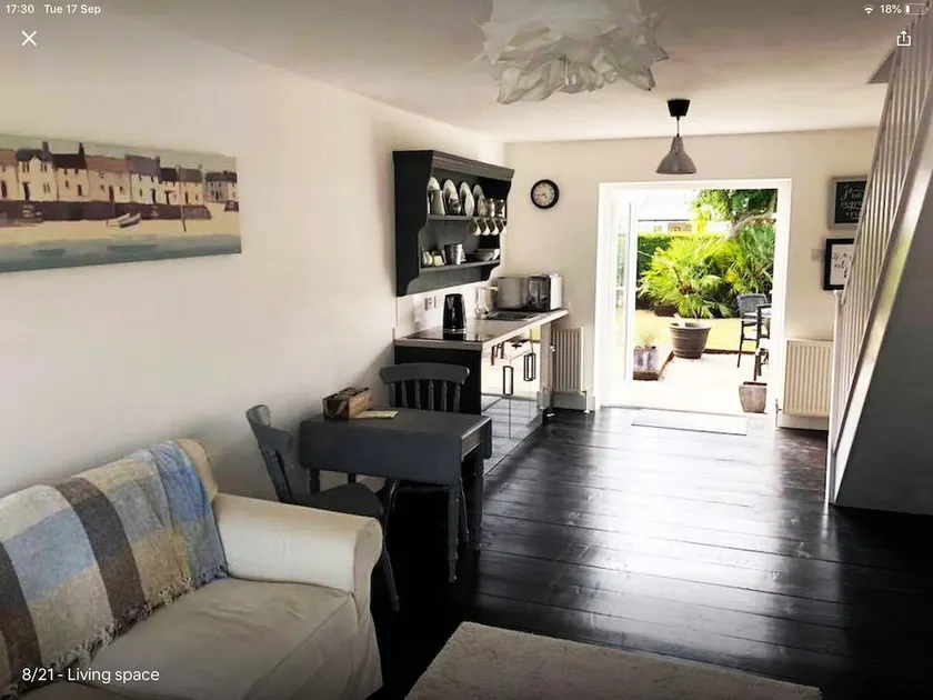 Cadborough Cliff Apartment - Image 1