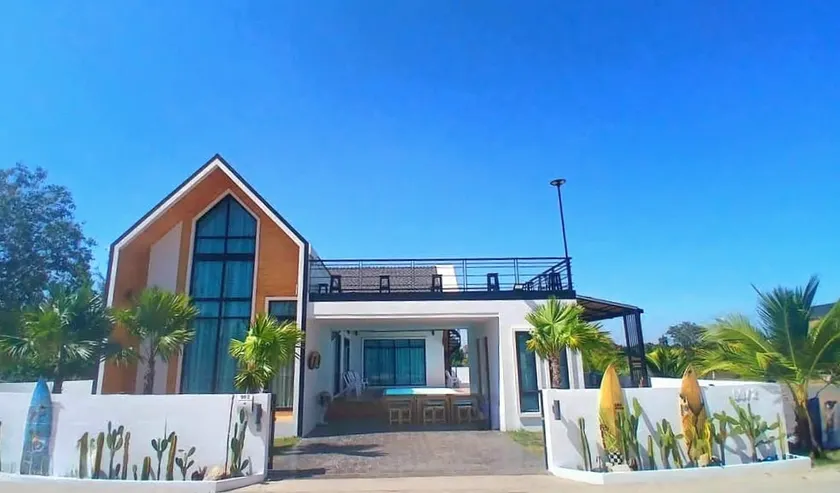 Large villa with private pool - Image 1